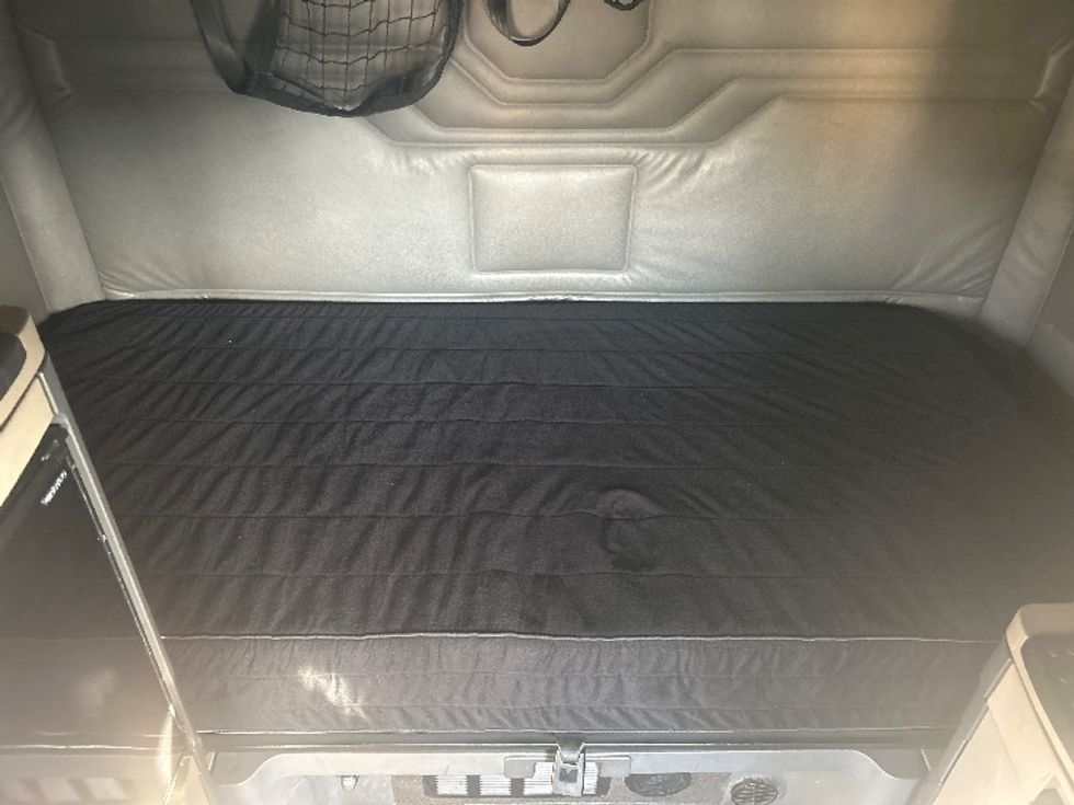 Sleeper Tractor-Heavy Duty Tractors-Freightliner-2019-Cascadia 11364ST-Youngstown-OH-618,106\n\t\tmiles-$ 44,250 - Image 17