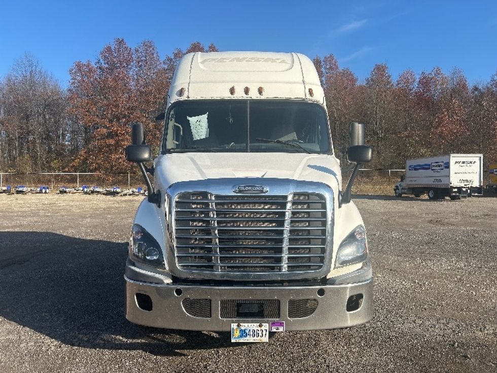 Sleeper Tractor-Heavy Duty Tractors-Freightliner-2019-Cascadia 11364ST-Youngstown-OH-618,106\n\t\tmiles-$ 44,250 - Image 2