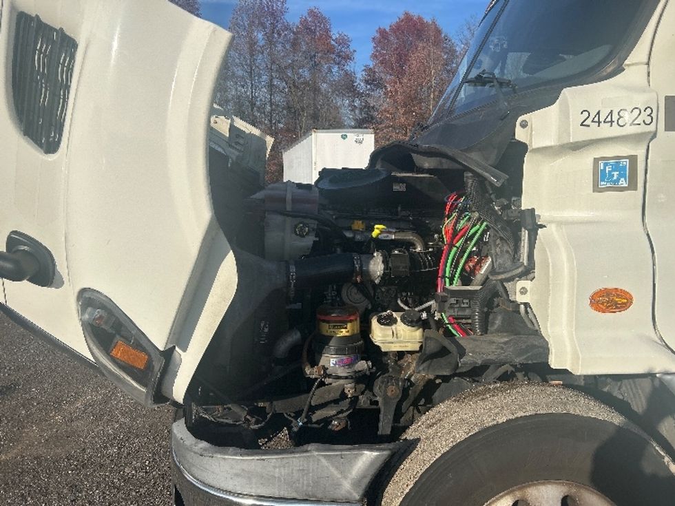 Sleeper Tractor-Heavy Duty Tractors-Freightliner-2019-Cascadia 11364ST-Youngstown-OH-618,106\n\t\tmiles-$ 44,250 - Image 21