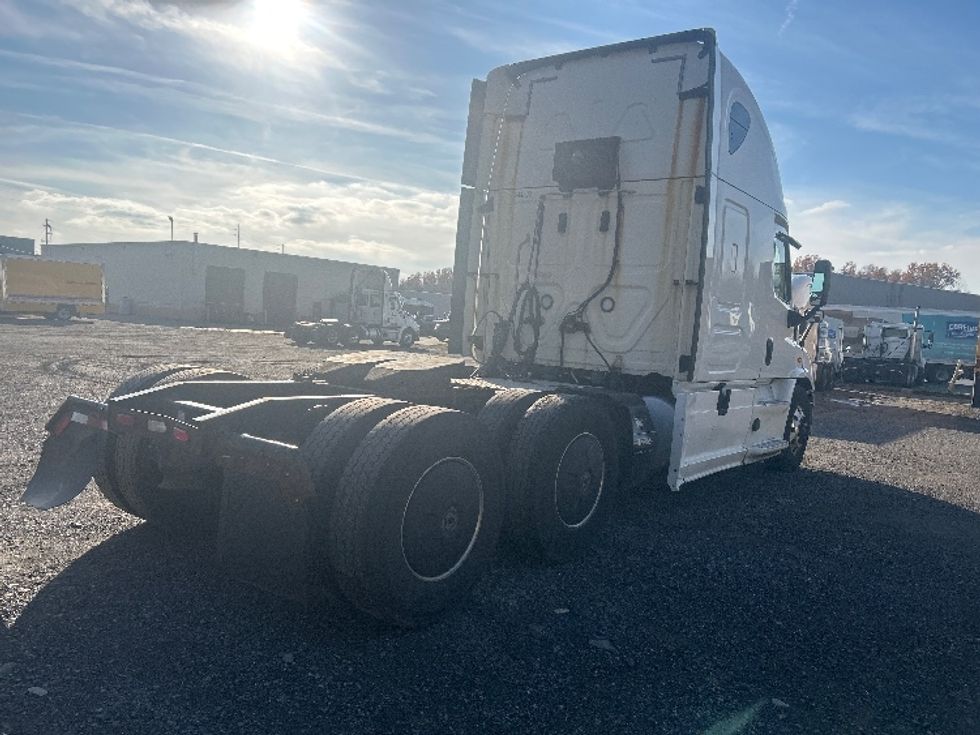 Sleeper Tractor-Heavy Duty Tractors-Freightliner-2019-Cascadia 11364ST-Youngstown-OH-618,106\n\t\tmiles-$ 44,250 - Image 7