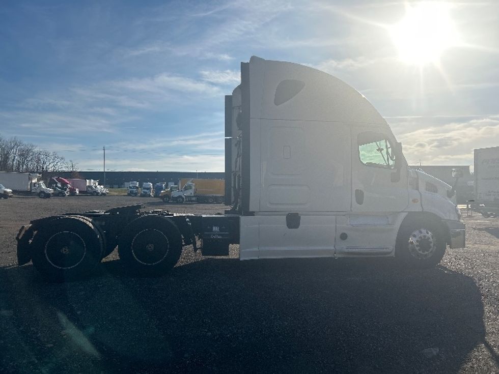 Sleeper Tractor-Heavy Duty Tractors-Freightliner-2019-Cascadia 11364ST-Youngstown-OH-618,106\n\t\tmiles-$ 44,250 - Image 8