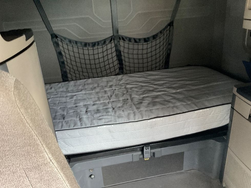 Sleeper Tractor-Heavy Duty Tractors-Freightliner-2019-Cascadia 12542ST-Braintree-MA-513,549\n\t\tmiles-$ 47,500 - Image 15