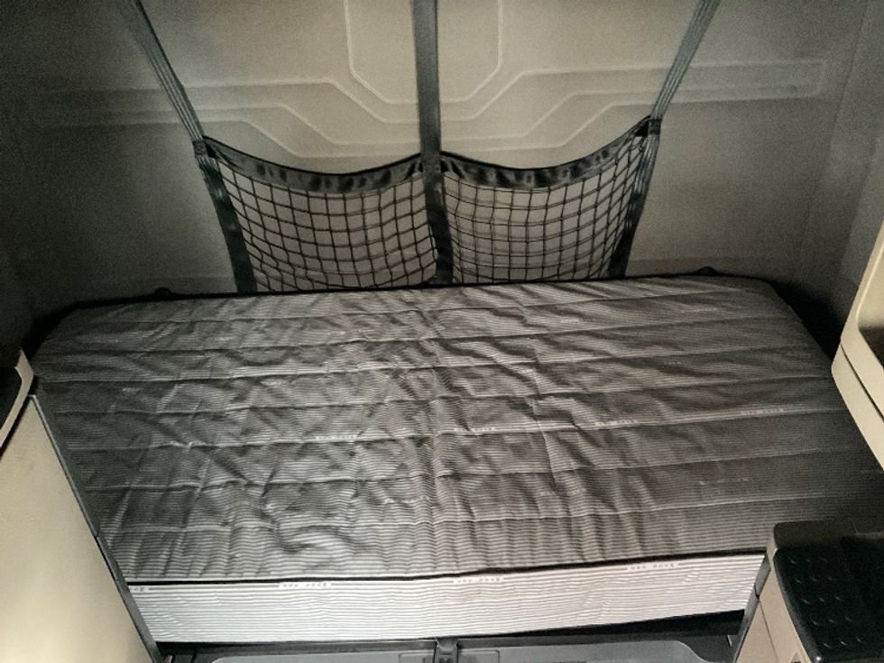 Sleeper Tractor-Heavy Duty Tractors-Freightliner-2019-Cascadia 12542ST-Braintree-MA-513,549\n\t\tmiles-$ 47,500 - Image 16