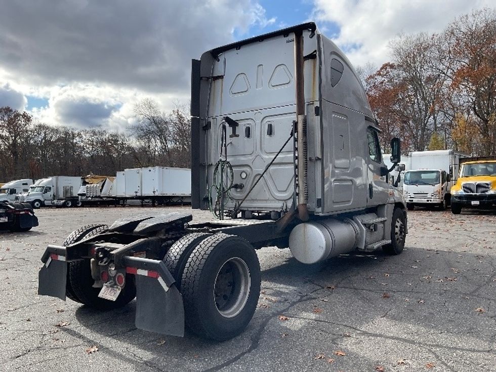 Sleeper Tractor-Heavy Duty Tractors-Freightliner-2019-Cascadia 12542ST-Braintree-MA-513,549\n\t\tmiles-$ 47,500 - Image 6