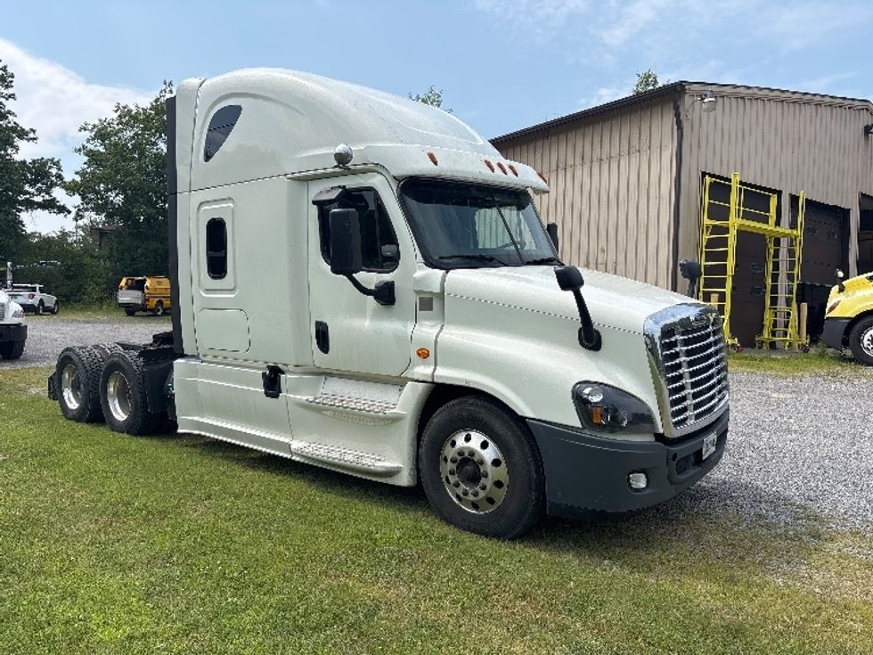 Sleeper Tractor-Heavy Duty Tractors-Freightliner-2019-Cascadia 12564ST-Akron-OH-377,802\n\t\tmiles-$ 61,250 - Image 1