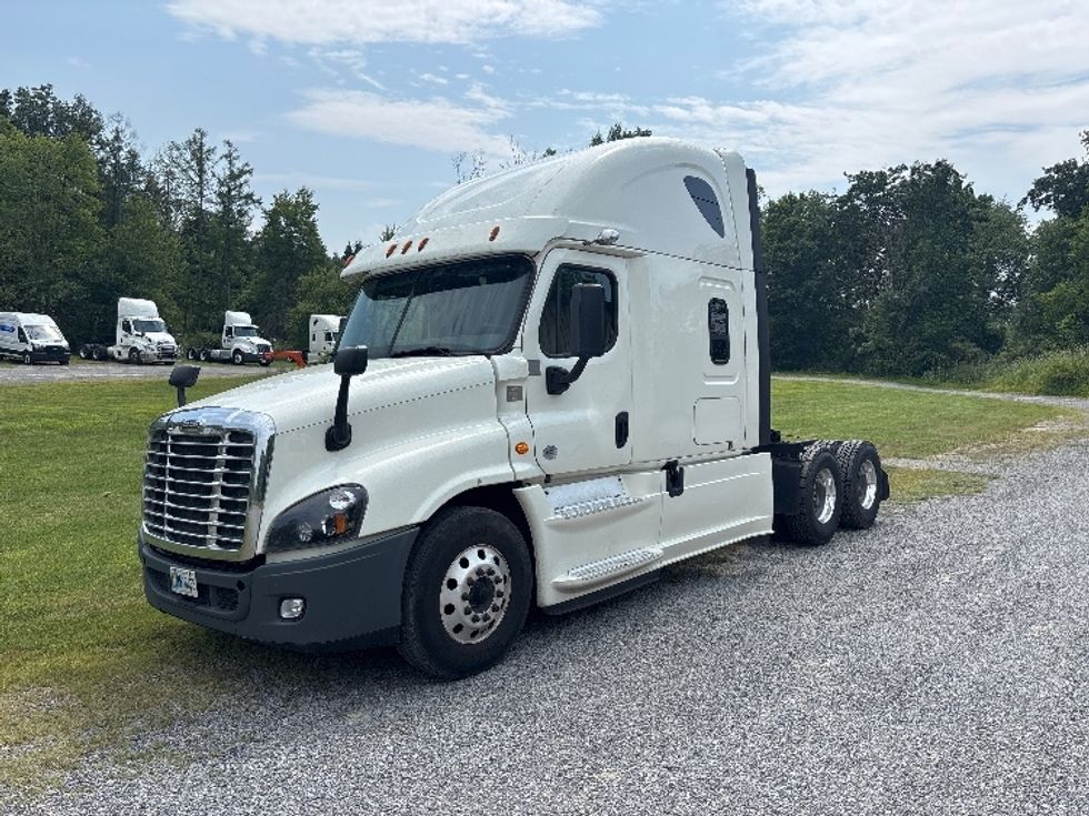 Sleeper Tractor-Heavy Duty Tractors-Freightliner-2019-Cascadia 12564ST-Akron-OH-377,802\n\t\tmiles-$ 61,250 - Image 3