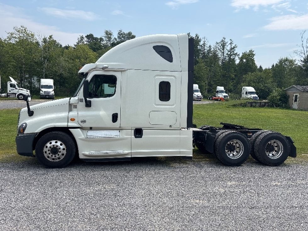 Sleeper Tractor-Heavy Duty Tractors-Freightliner-2019-Cascadia 12564ST-Akron-OH-377,802\n\t\tmiles-$ 61,250 - Image 4