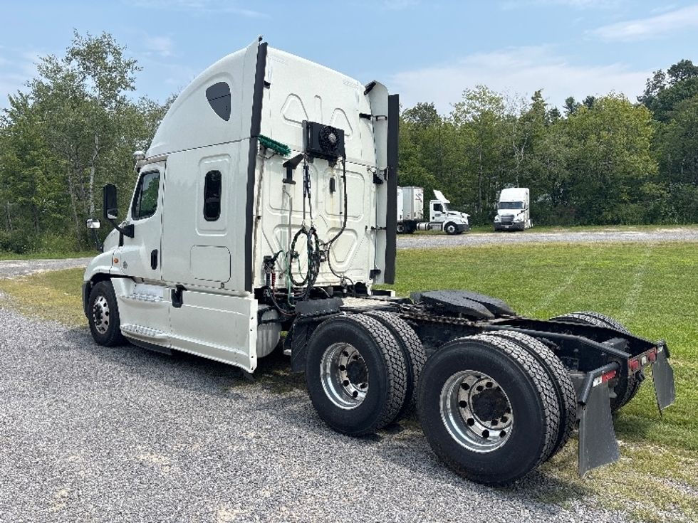 Sleeper Tractor-Heavy Duty Tractors-Freightliner-2019-Cascadia 12564ST-Akron-OH-377,802\n\t\tmiles-$ 61,250 - Image 5