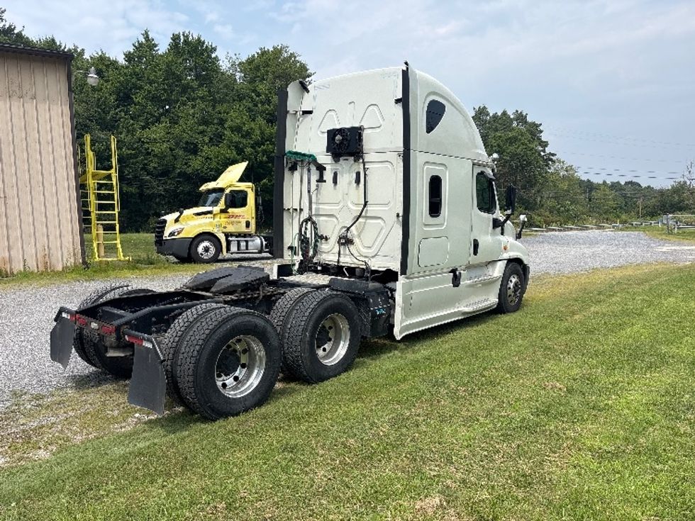 Sleeper Tractor-Heavy Duty Tractors-Freightliner-2019-Cascadia 12564ST-Akron-OH-377,802\n\t\tmiles-$ 61,250 - Image 7