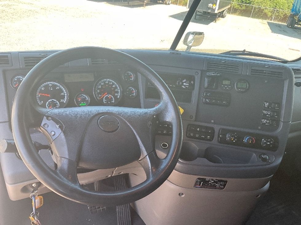 Sleeper Tractor-Heavy Duty Tractors-Freightliner-2019-Cascadia 12564ST-Akron-OH-420,209\n\t\tmiles-$ 58,750 - Image 11