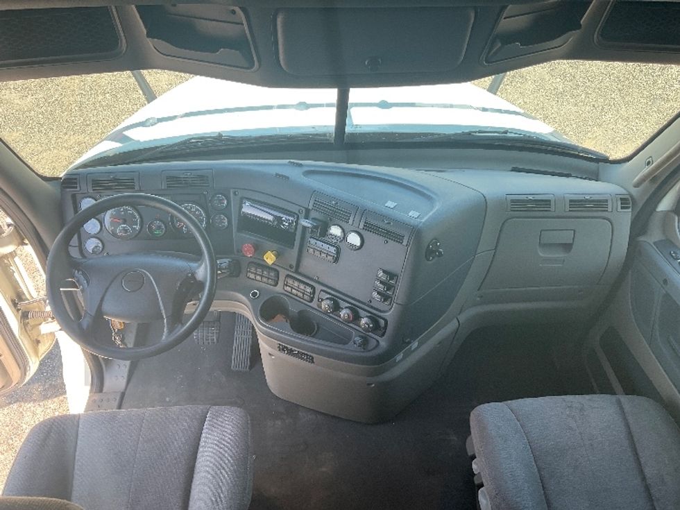 Sleeper Tractor-Heavy Duty Tractors-Freightliner-2019-Cascadia 12564ST-Akron-OH-420,209\n\t\tmiles-$ 58,750 - Image 12