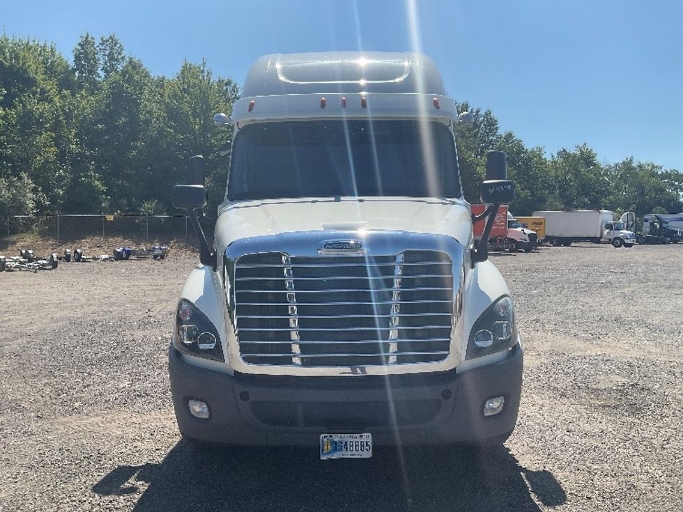 Sleeper Tractor-Heavy Duty Tractors-Freightliner-2019-Cascadia 12564ST-Akron-OH-420,209\n\t\tmiles-$ 58,750 - Image 2