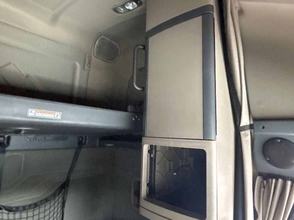 Sleeper Tractor-Heavy Duty Tractors-Freightliner-2019-Cascadia 12564ST-Anderson-SC-371,422\n\t\tmiles-$ 61,500 - Image 18