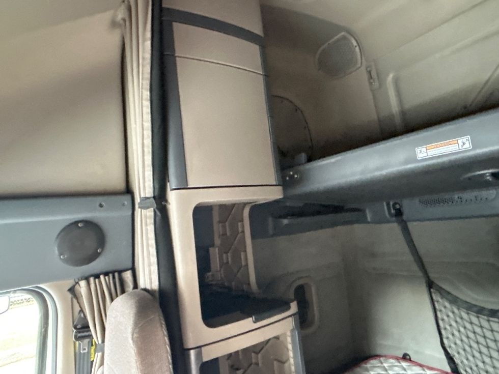 Sleeper Tractor-Heavy Duty Tractors-Freightliner-2019-Cascadia 12564ST-Anderson-SC-371,422\n\t\tmiles-$ 61,500 - Image 19