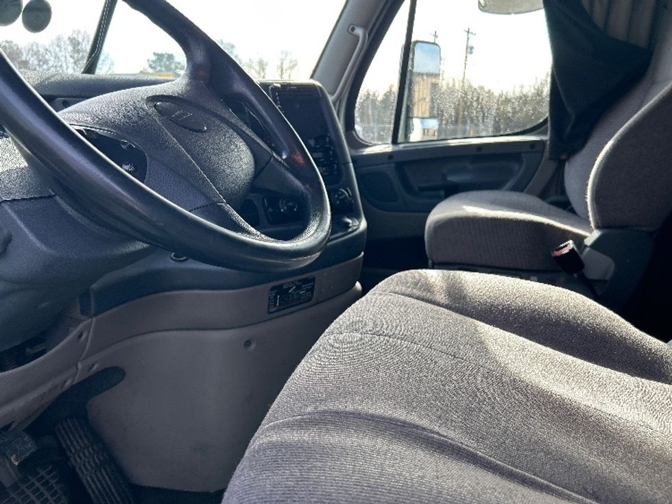 Sleeper Tractor-Heavy Duty Tractors-Freightliner-2019-Cascadia 12564ST-Anderson-SC-418,548\n\t\tmiles-$ 49,750 - Image 10