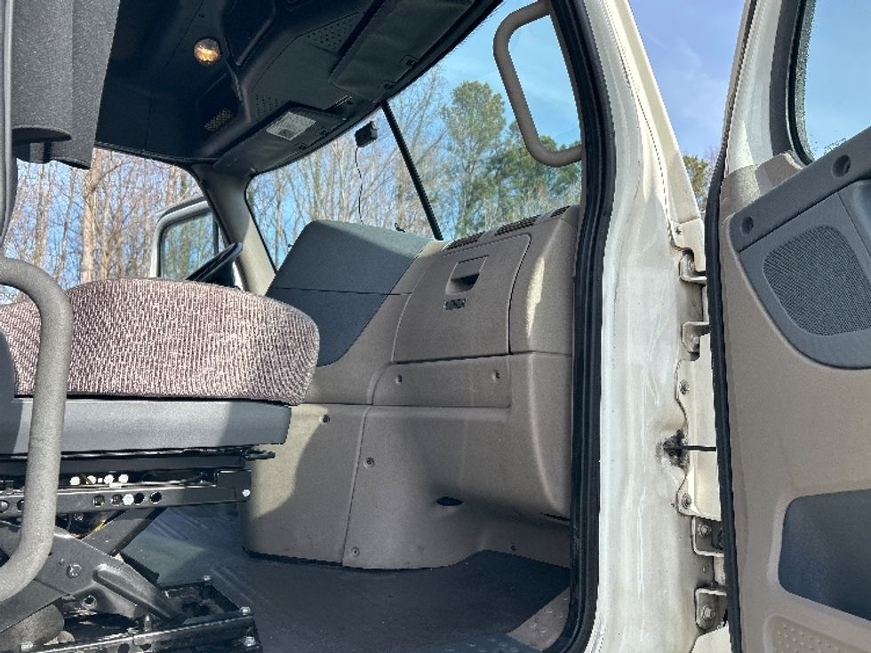 Sleeper Tractor-Heavy Duty Tractors-Freightliner-2019-Cascadia 12564ST-Anderson-SC-418,548\n\t\tmiles-$ 49,750 - Image 13