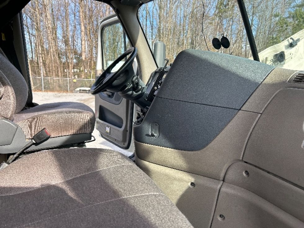 Sleeper Tractor-Heavy Duty Tractors-Freightliner-2019-Cascadia 12564ST-Anderson-SC-418,548\n\t\tmiles-$ 49,750 - Image 15