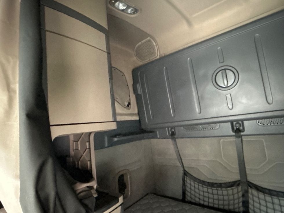 Sleeper Tractor-Heavy Duty Tractors-Freightliner-2019-Cascadia 12564ST-Anderson-SC-418,548\n\t\tmiles-$ 49,750 - Image 16