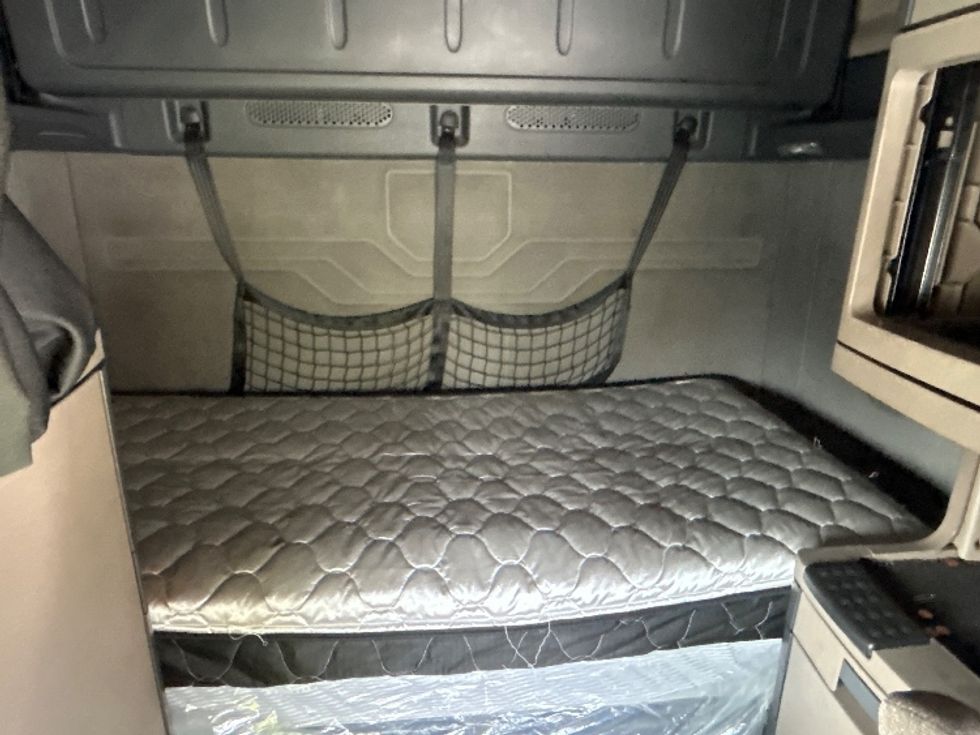 Sleeper Tractor-Heavy Duty Tractors-Freightliner-2019-Cascadia 12564ST-Anderson-SC-418,548\n\t\tmiles-$ 49,750 - Image 17