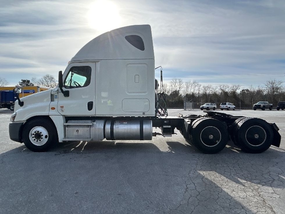 Sleeper Tractor-Heavy Duty Tractors-Freightliner-2019-Cascadia 12564ST-Anderson-SC-418,548\n\t\tmiles-$ 49,750 - Image 4