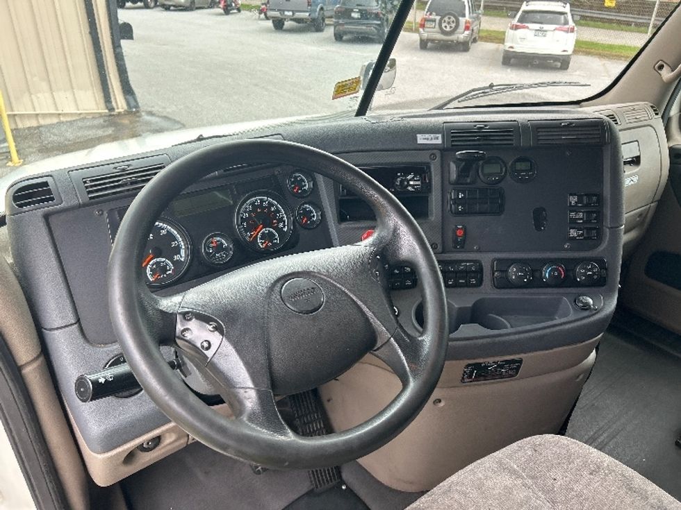 Sleeper Tractor-Heavy Duty Tractors-Freightliner-2019-Cascadia 12564ST-Anderson-SC-605,110\n\t\tmiles-$ 48,500 - Image 11