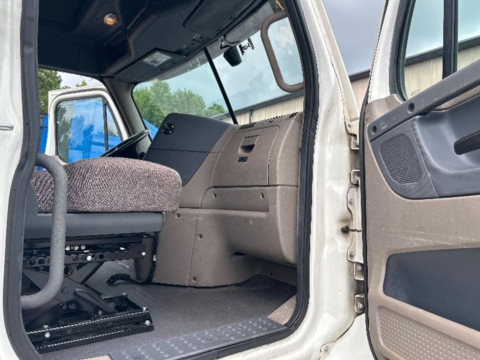 Sleeper Tractor-Heavy Duty Tractors-Freightliner-2019-Cascadia 12564ST-Anderson-SC-605,110\n\t\tmiles-$ 48,500 - Image 13