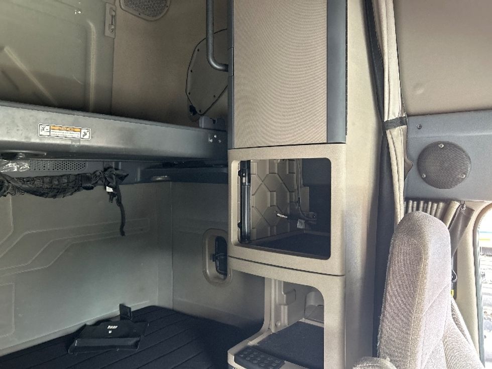 Sleeper Tractor-Heavy Duty Tractors-Freightliner-2019-Cascadia 12564ST-Anderson-SC-605,110\n\t\tmiles-$ 48,500 - Image 18