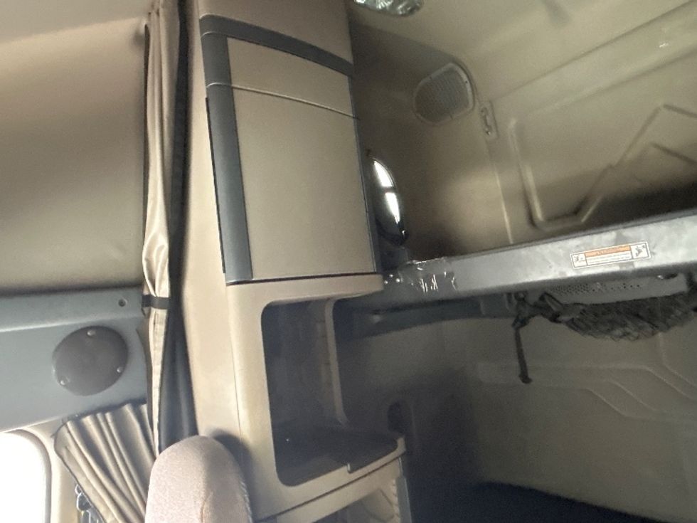 Sleeper Tractor-Heavy Duty Tractors-Freightliner-2019-Cascadia 12564ST-Anderson-SC-605,110\n\t\tmiles-$ 48,500 - Image 19