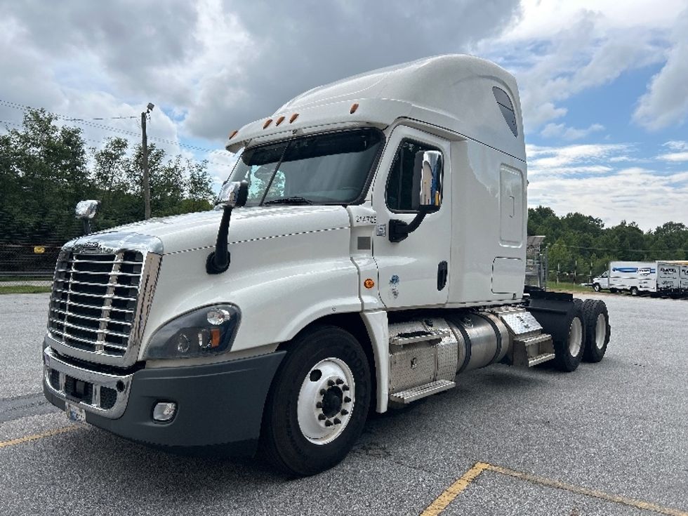 2019 Freightliner Cascadia 125" Sleeper Cab photo 3