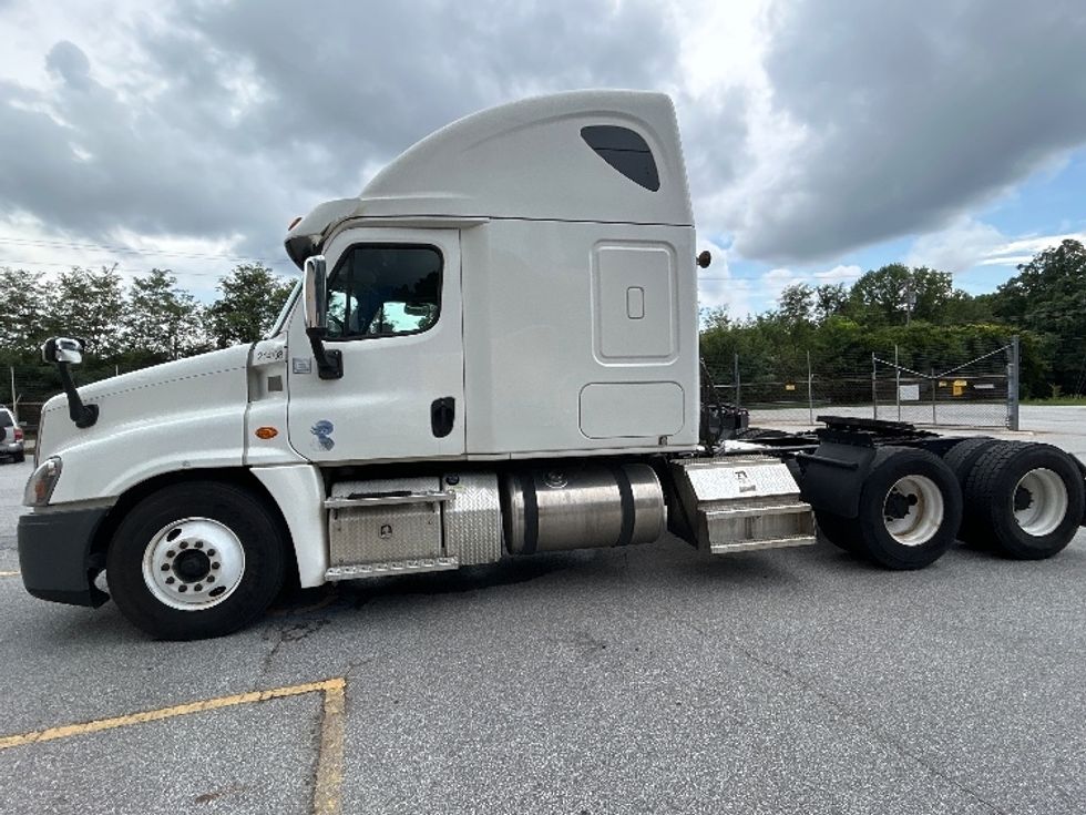2019 Freightliner Cascadia 125" Sleeper Cab photo 4