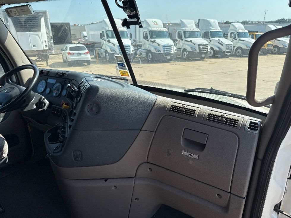 Sleeper Tractor-Heavy Duty Tractors-Freightliner-2019-Cascadia 12564ST-Arlington-TX-413,550\n\t\tmiles-$ 62,500 - Image 14