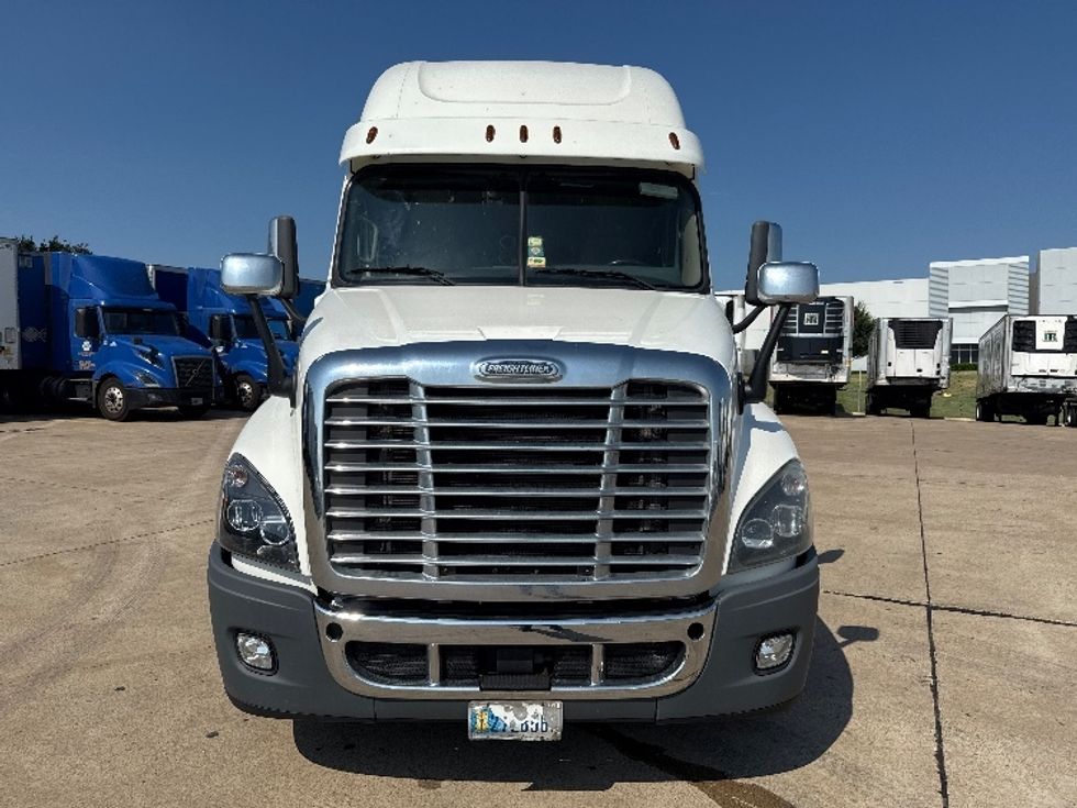 Sleeper Tractor-Heavy Duty Tractors-Freightliner-2019-Cascadia 12564ST-Arlington-TX-413,550\n\t\tmiles-$ 62,500 - Image 2