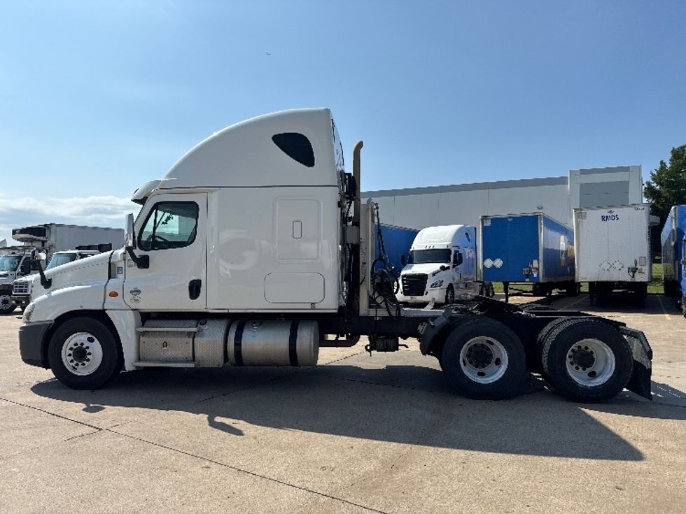 Sleeper Tractor-Heavy Duty Tractors-Freightliner-2019-Cascadia 12564ST-Arlington-TX-413,550\n\t\tmiles-$ 62,500 - Image 4
