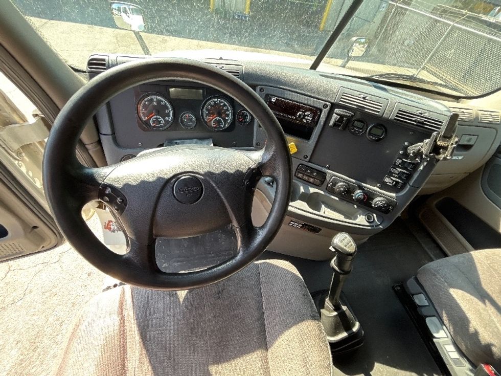 Sleeper Tractor-Heavy Duty Tractors-Freightliner-2019-Cascadia 12564ST-Asheville-NC-507,805\n\t\tmiles-$ 48,250 - Image 10