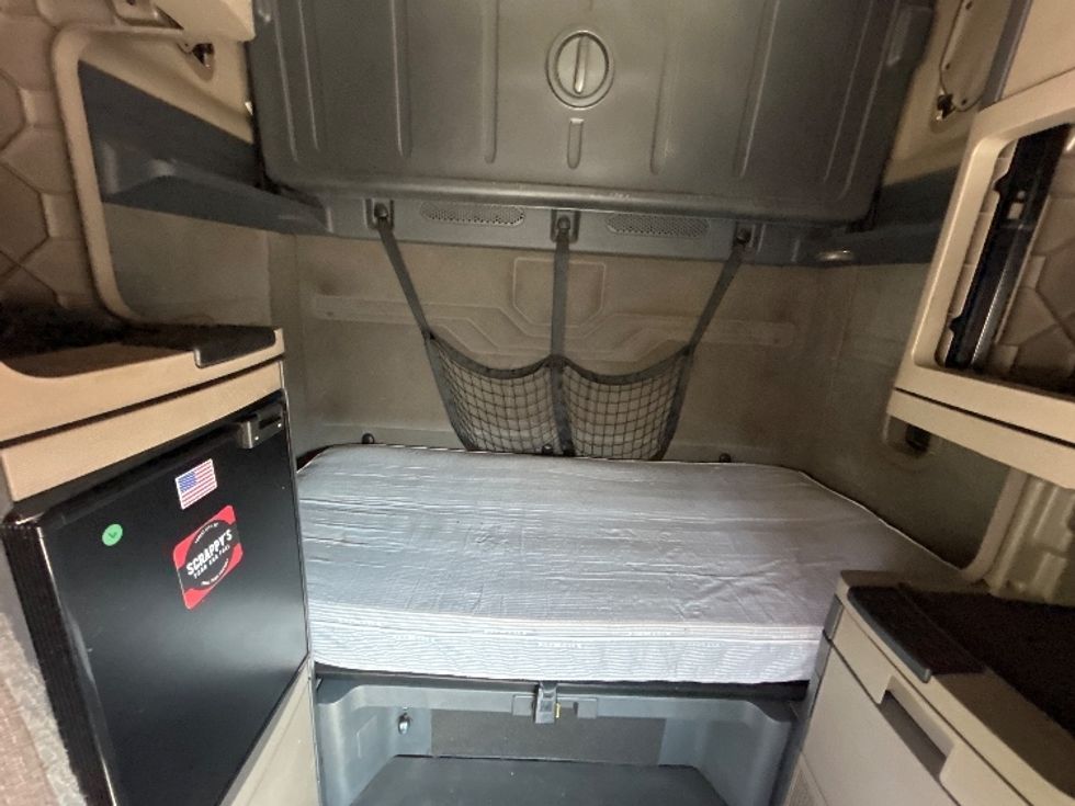 Sleeper Tractor-Heavy Duty Tractors-Freightliner-2019-Cascadia 12564ST-Asheville-NC-507,805\n\t\tmiles-$ 48,250 - Image 15