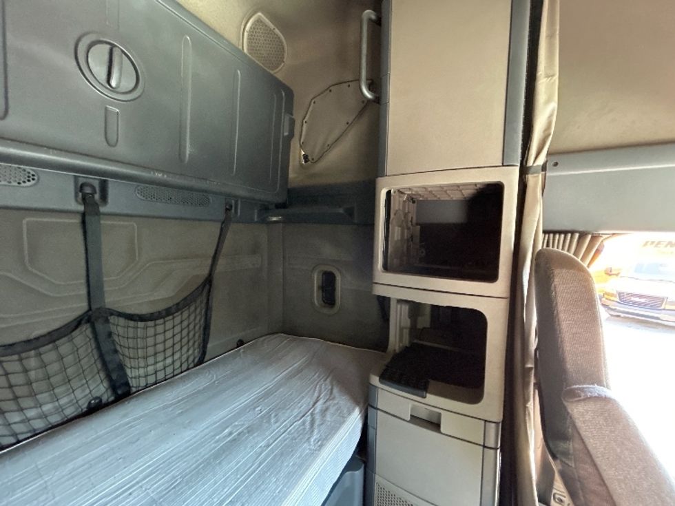 Sleeper Tractor-Heavy Duty Tractors-Freightliner-2019-Cascadia 12564ST-Asheville-NC-507,805\n\t\tmiles-$ 48,250 - Image 17