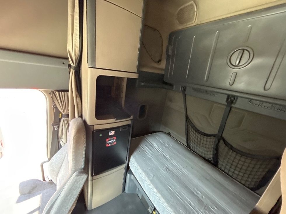 Sleeper Tractor-Heavy Duty Tractors-Freightliner-2019-Cascadia 12564ST-Asheville-NC-507,805\n\t\tmiles-$ 48,250 - Image 18