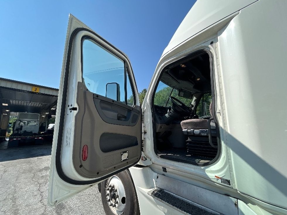 Sleeper Tractor-Heavy Duty Tractors-Freightliner-2019-Cascadia 12564ST-Asheville-NC-507,805\n\t\tmiles-$ 48,250 - Image 8