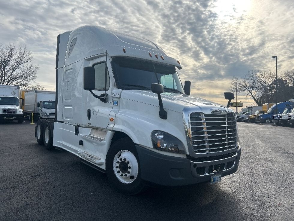 Sleeper Tractor-Heavy Duty Tractors-Freightliner-2019-Cascadia 12564ST-Atlanta (Forest Park)-GA-357,773\n\t\tmiles-$ 56,250 - Image 1