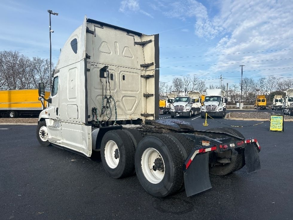 Sleeper Tractor-Heavy Duty Tractors-Freightliner-2019-Cascadia 12564ST-Atlanta (Forest Park)-GA-357,773\n\t\tmiles-$ 56,250 - Image 5