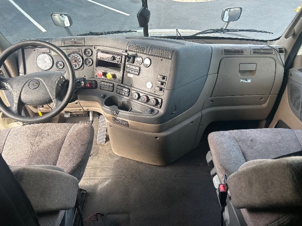 Sleeper Tractor-Heavy Duty Tractors-Freightliner-2019-Cascadia 12564ST-Atlanta (Forest Park)-GA-357,773\n\t\tmiles-$ 56,250 - Image 12
