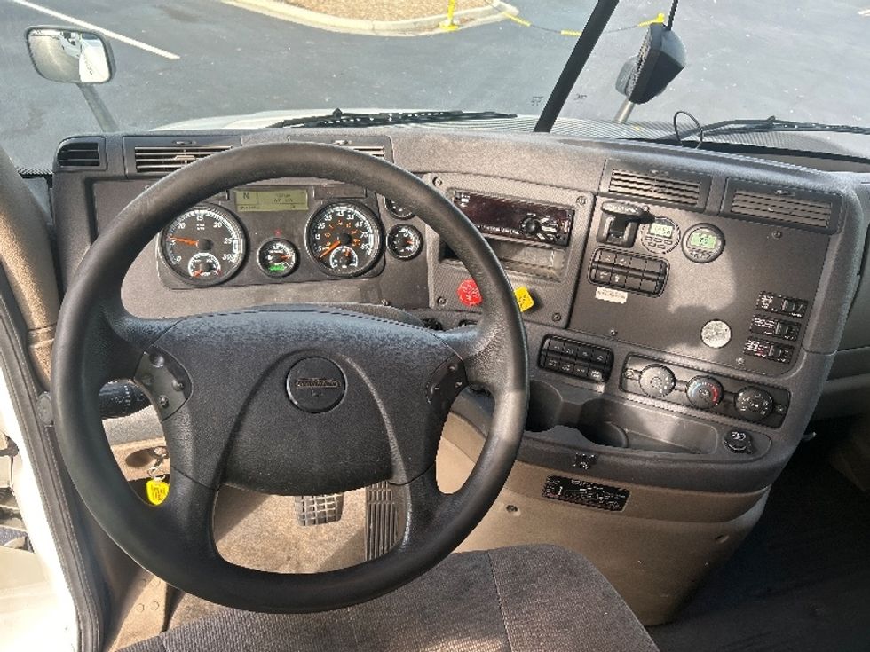 Sleeper Tractor-Heavy Duty Tractors-Freightliner-2019-Cascadia 12564ST-Atlanta (Forest Park)-GA-357,773\n\t\tmiles-$ 56,250 - Image 11