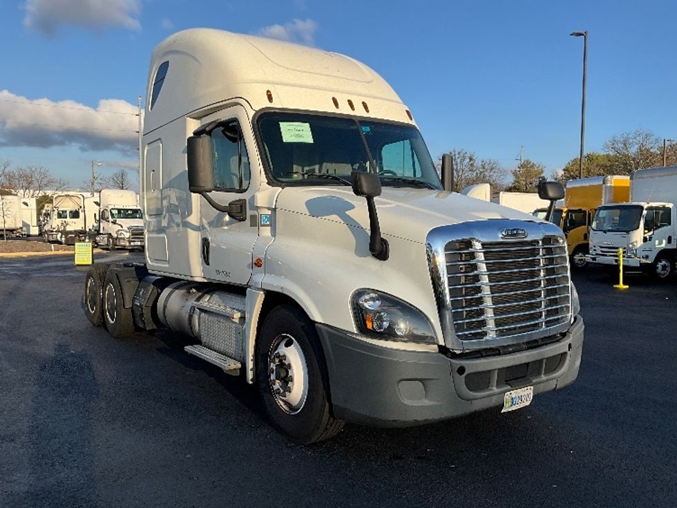 Sleeper Tractor-Heavy Duty Tractors-Freightliner-2019-Cascadia 12564ST-Atlanta (Forest Park)-GA-589,331\n\t\tmiles-$ 41,000 - Image 1