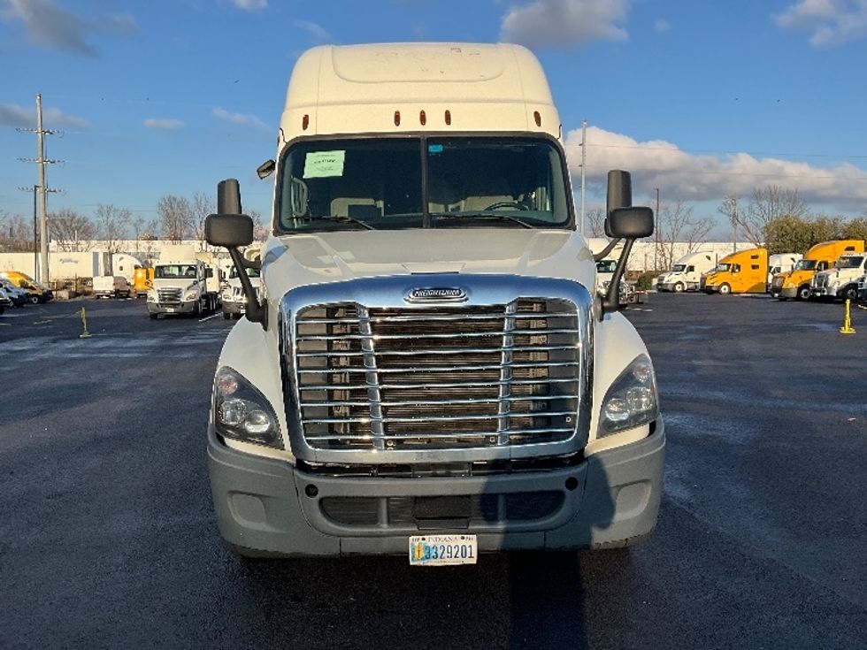 Sleeper Tractor-Heavy Duty Tractors-Freightliner-2019-Cascadia 12564ST-Atlanta (Forest Park)-GA-589,331\n\t\tmiles-$ 41,000 - Image 2
