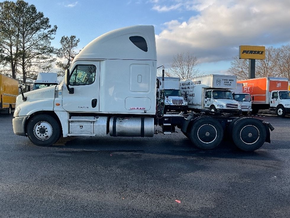 Sleeper Tractor-Heavy Duty Tractors-Freightliner-2019-Cascadia 12564ST-Atlanta (Forest Park)-GA-589,331\n\t\tmiles-$ 41,000 - Image 4