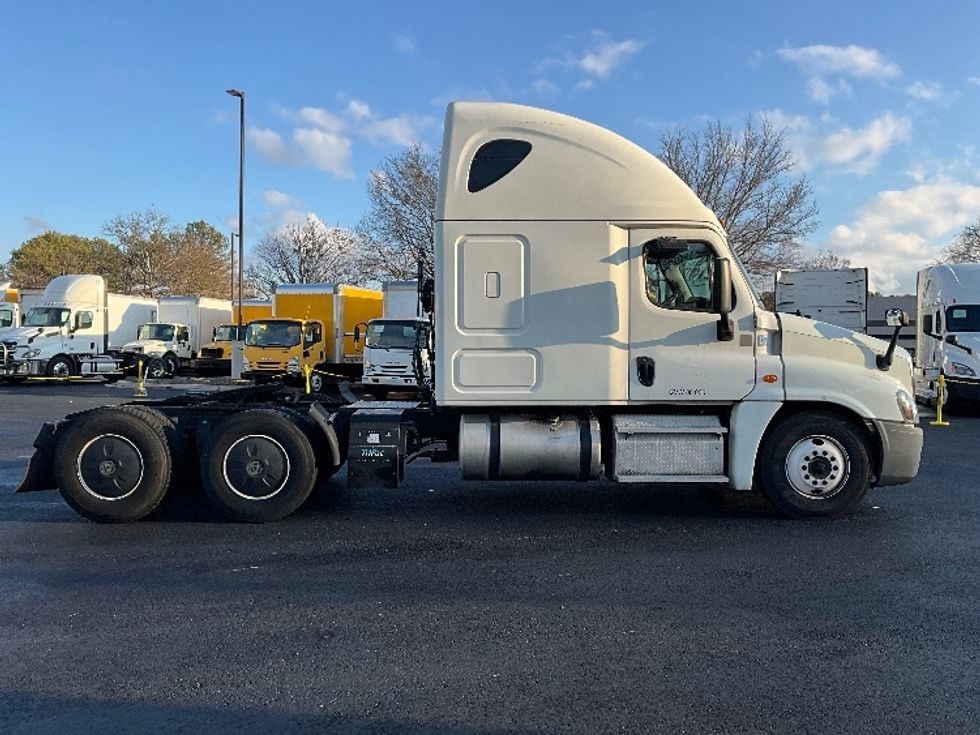 Sleeper Tractor-Heavy Duty Tractors-Freightliner-2019-Cascadia 12564ST-Atlanta (Forest Park)-GA-589,331\n\t\tmiles-$ 41,000 - Image 8