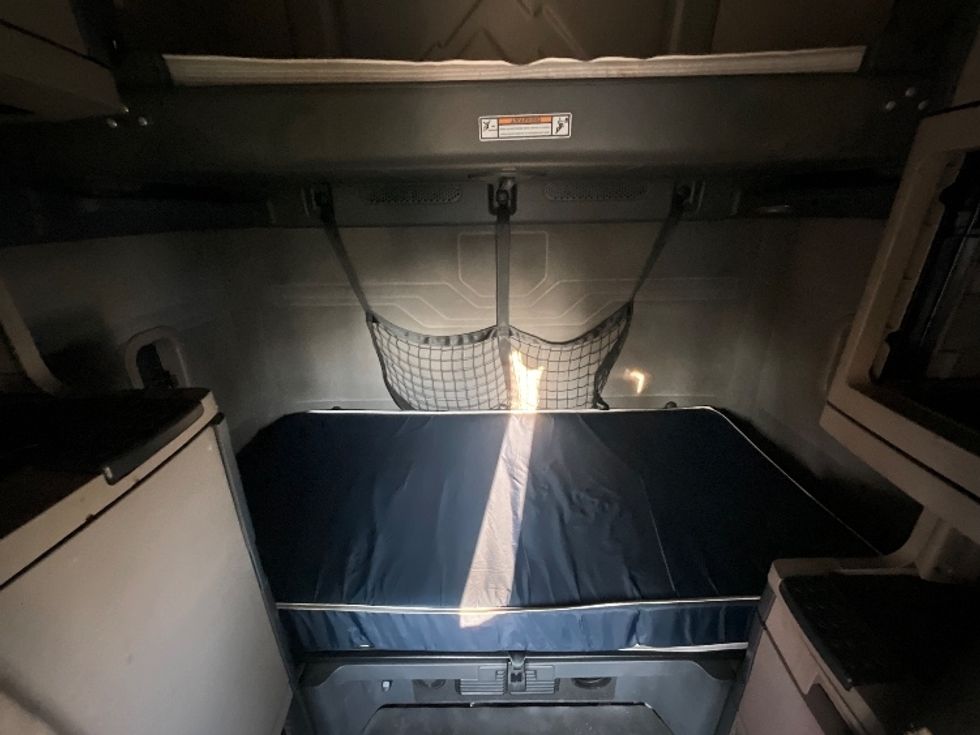 Sleeper Tractor-Heavy Duty Tractors-Freightliner-2019-Cascadia 12564ST-Atlanta (Forest Park)-GA-589,331\n\t\tmiles-$ 41,000 - Image 15