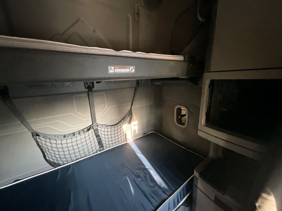 Sleeper Tractor-Heavy Duty Tractors-Freightliner-2019-Cascadia 12564ST-Atlanta (Forest Park)-GA-589,331\n\t\tmiles-$ 41,000 - Image 17