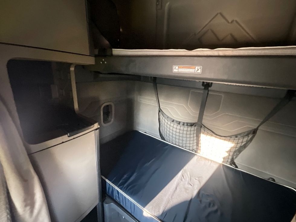 Sleeper Tractor-Heavy Duty Tractors-Freightliner-2019-Cascadia 12564ST-Atlanta (Forest Park)-GA-589,331\n\t\tmiles-$ 41,000 - Image 18