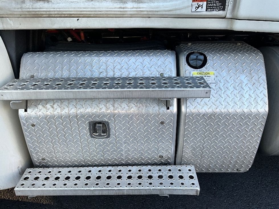 Sleeper Tractor-Heavy Duty Tractors-Freightliner-2019-Cascadia 12564ST-Atlanta (Forest Park)-GA-589,331\n\t\tmiles-$ 41,000 - Image 21